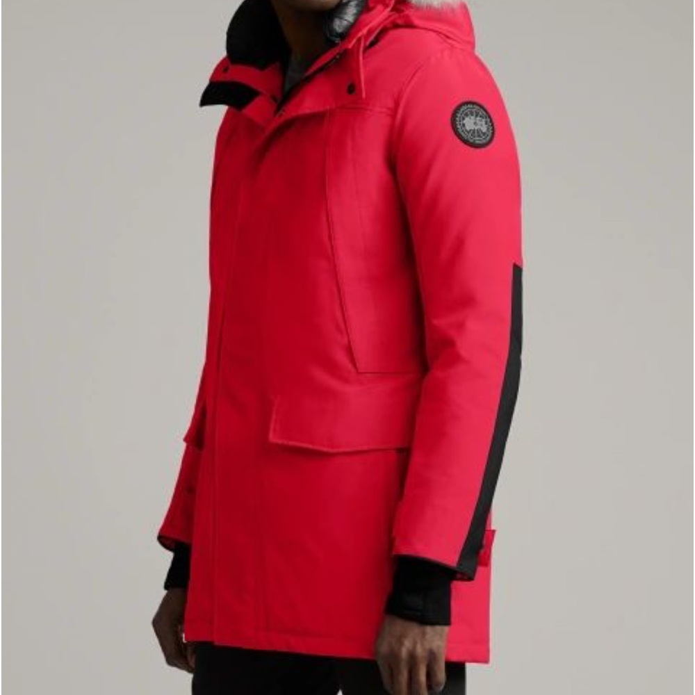 Canada Goose PARKA BLACK
LABEL XL Color Red* Brand New*